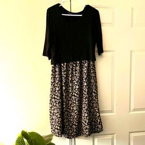 Roolee MOM friendly 3/4 sleeve midi floral dress